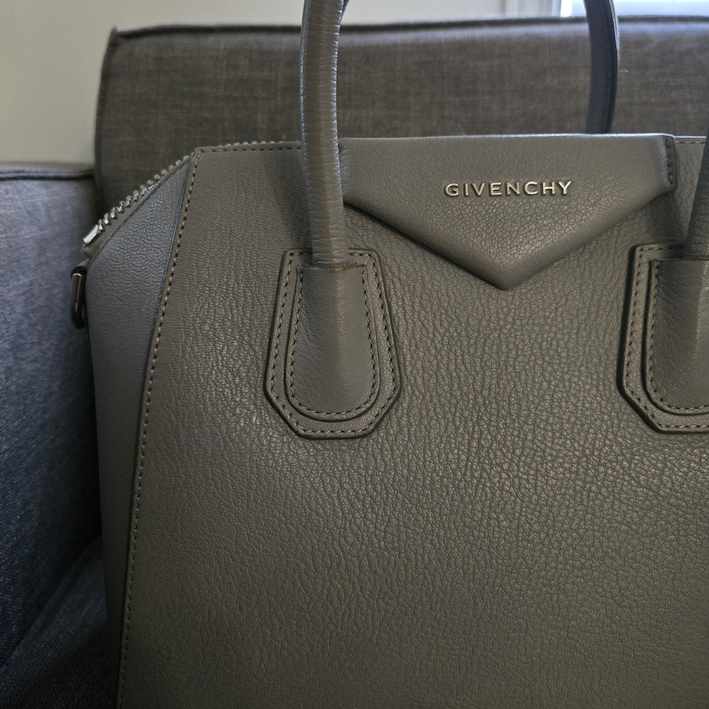 Givenchy Small Antigona in pearl grey - Picture 4 of 16